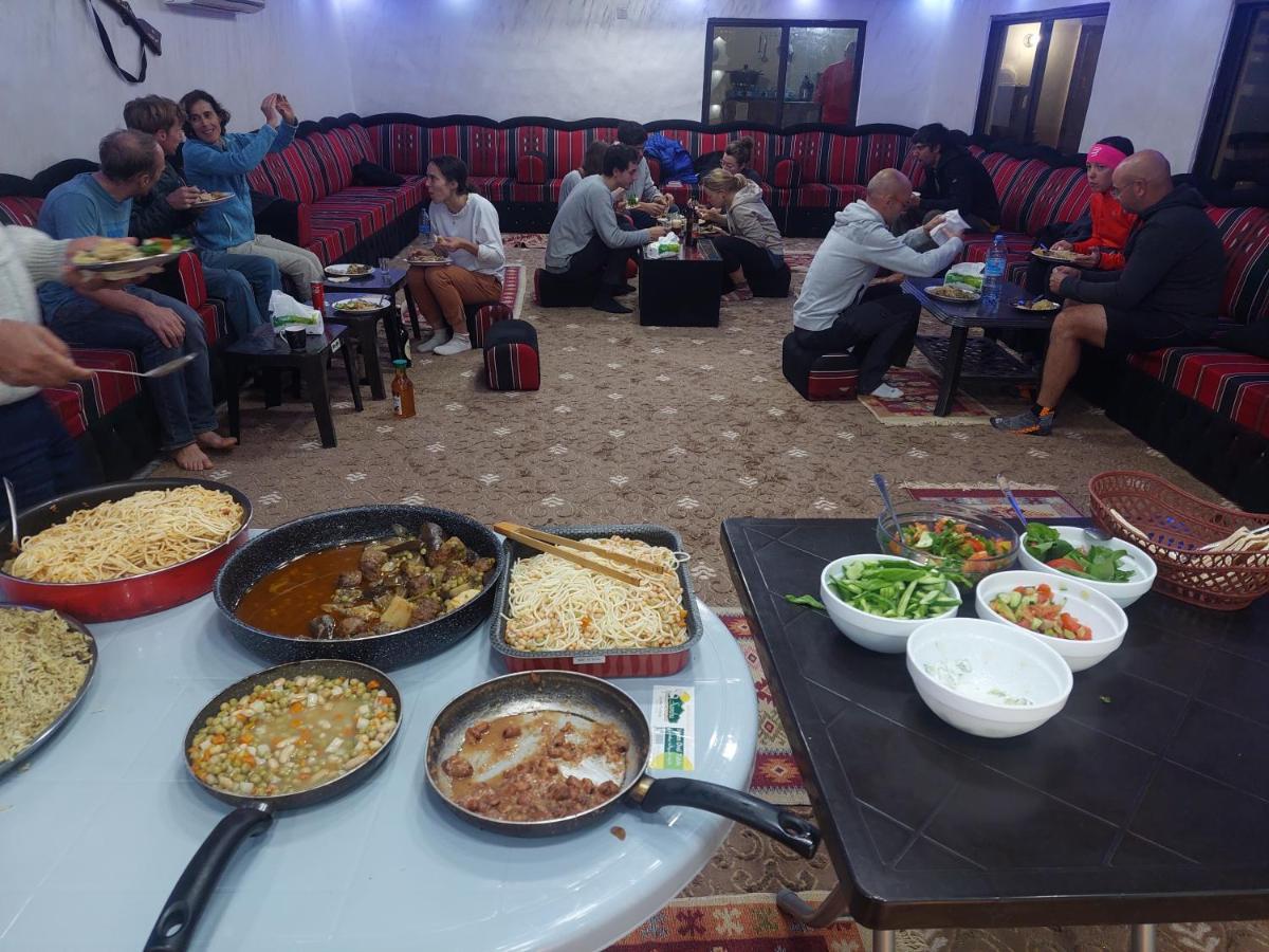 Wadi Rum Oryx Hostel & Tours ภายนอก รูปภาพ