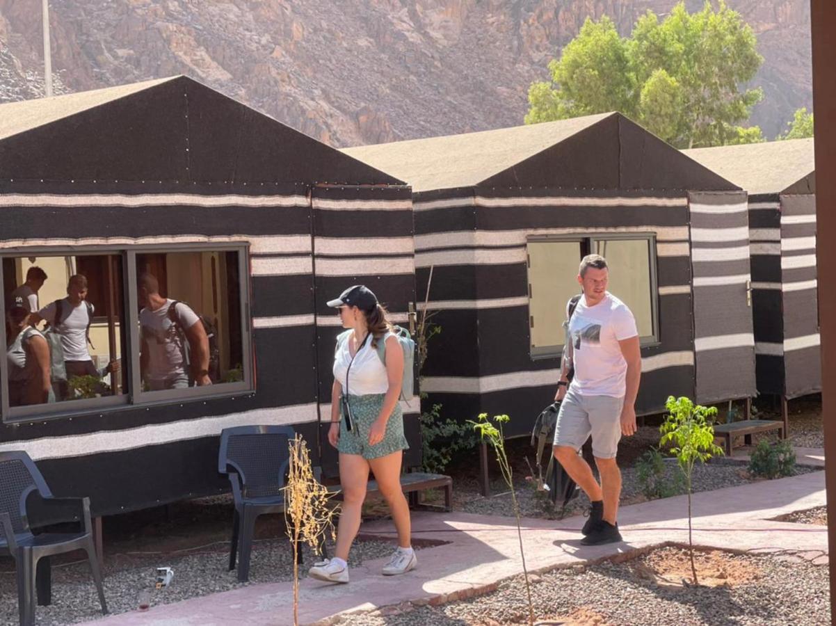 Wadi Rum Oryx Hostel & Tours ภายนอก รูปภาพ