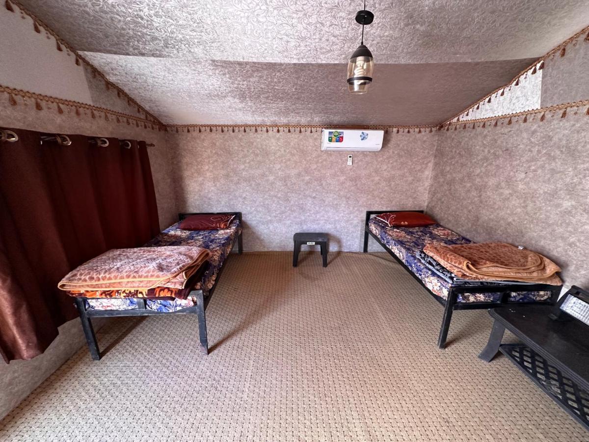 Wadi Rum Oryx Hostel & Tours ภายนอก รูปภาพ